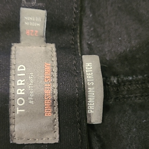 Torrid Distressed Black Denim Bombshell Skinny Jeans Size 22R - Picture 6 of 7